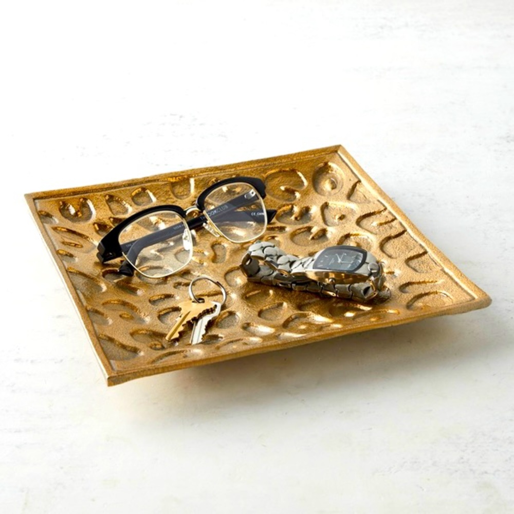 NWT ~ ⭐️REDUCED⭐️ Nikki Chu Leopard Plate